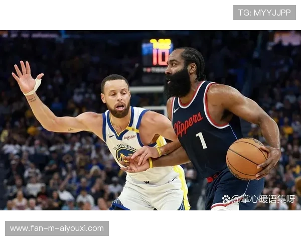 库里弧顶飘逸三分落袋，勇士将比分扩大